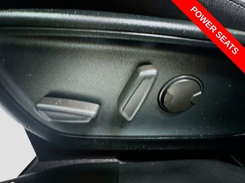 Used 2020 Ford Escape SE image 31