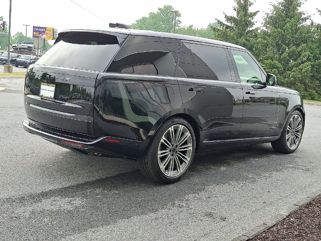 New 2026 Land Rover Range Rover Long Wheelbase SE AWD/4WD image 3