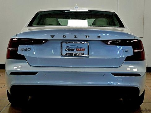 Used 2021 Volvo S60 T5 Momentum w/ Climate Package image 5