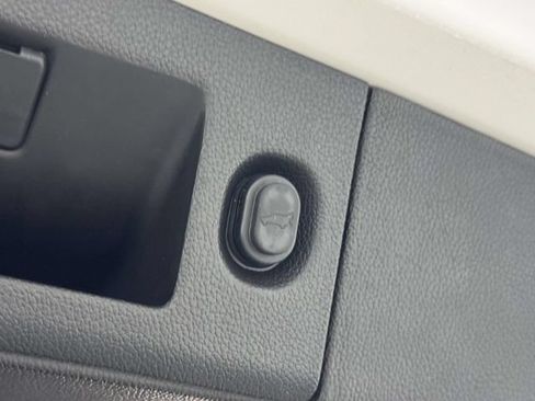 Used 2018 Cadillac Escalade Premium Luxury AWD/4WD image 54