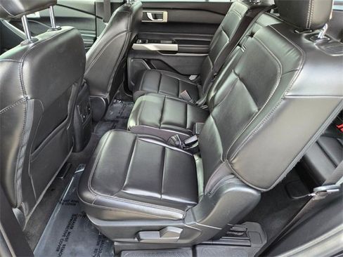 Used 2022 Ford Explorer XLT w/ Equipment Group 202A image 14