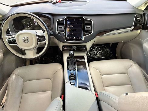 Used 2018 Volvo XC90 T6 Momentum w/ Convenience Package image 16