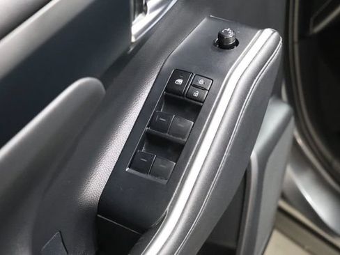Used 2023 Toyota Highlander XLE FWD image 17