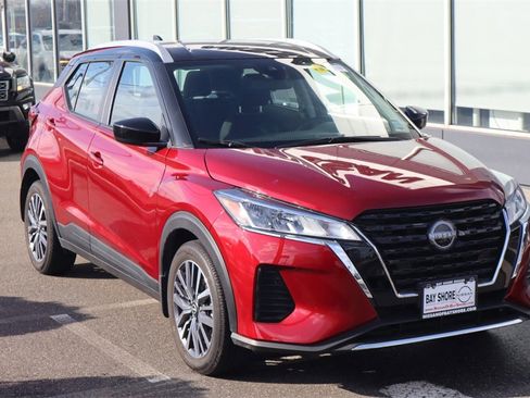 Certified 2024 Nissan Kicks SV image 3