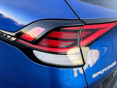 Used 2023 Kia Sportage SX image 32