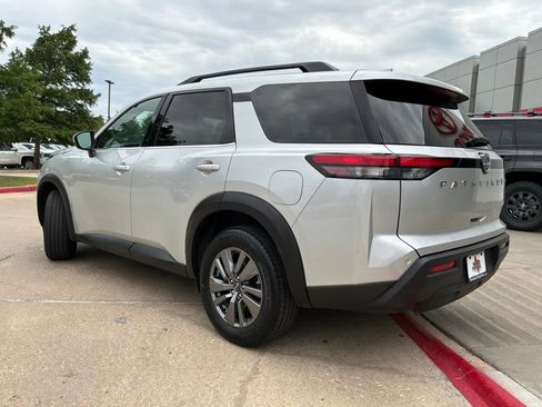 Used 2025 Nissan Pathfinder SV FWD image 8