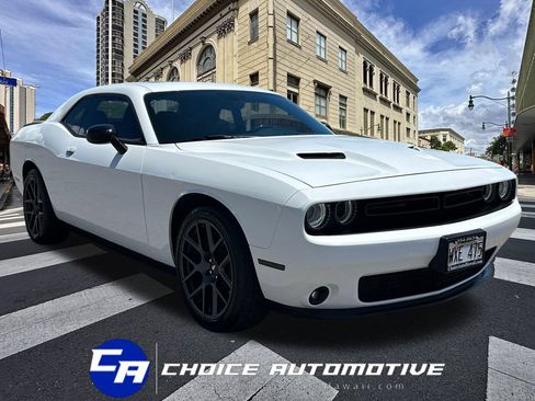 Used 2018 Dodge Challenger R/T RWD image 10