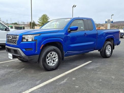 Used 2024 Nissan Frontier SV image 3
