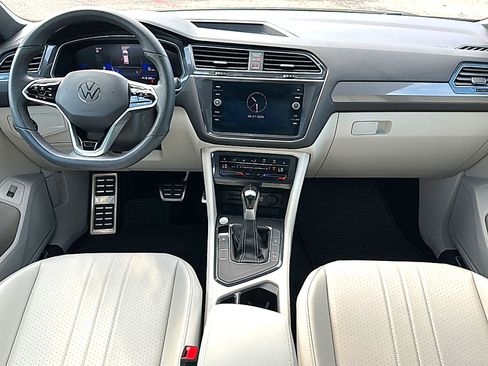 Used 2024 Volkswagen Tiguan SE R-Line w/ MDO Package, Three-Row FWD image 22