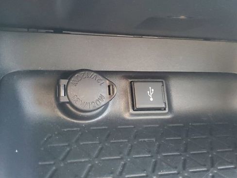 Used 2020 Toyota RAV4 XLE image 24