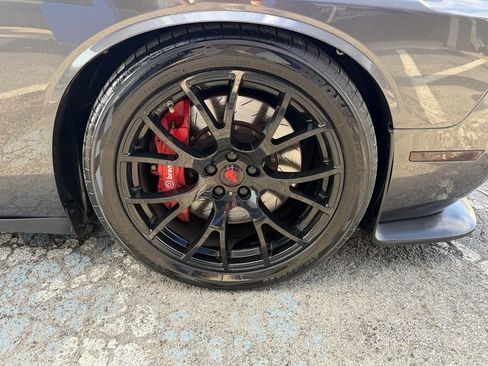 Used 2016 Dodge Challenger SRT w/ Technology Group RWD image 8