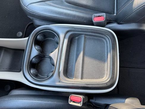 Used 2019 Chrysler Pacifica Touring-L FWD image 16