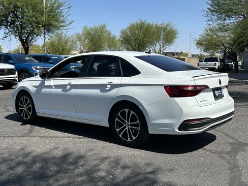 Used 2022 Volkswagen Jetta Sport FWD image 3