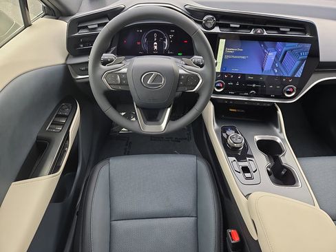 Used 2025 Lexus RZ 450e image 11