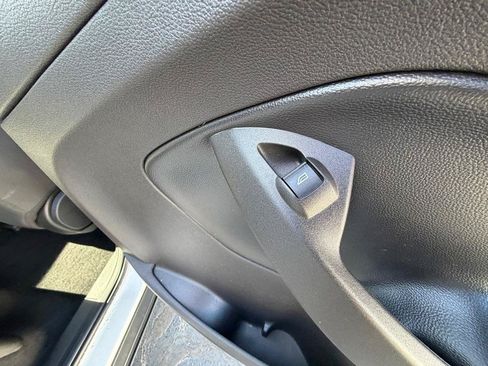 Used 2017 Ford Escape SE FWD image 15