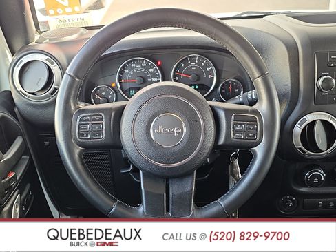 Used 2016 Jeep Wrangler Unlimited Rubicon w/ Connectivity Group AWD/4WD image 12