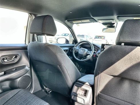 Used 2024 Honda HR-V Sport image 32