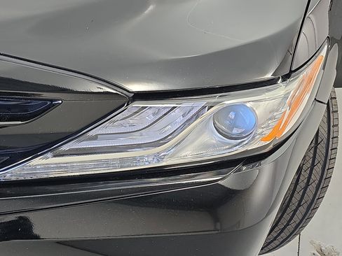 Used 2020 Toyota Camry XSE image 30