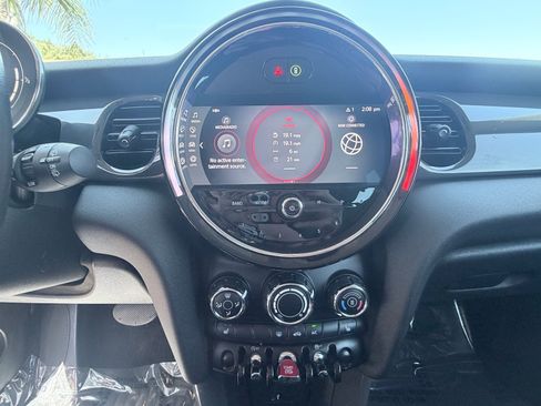 Used 2022 MINI Cooper 2-Door Hardtop FWD image 13
