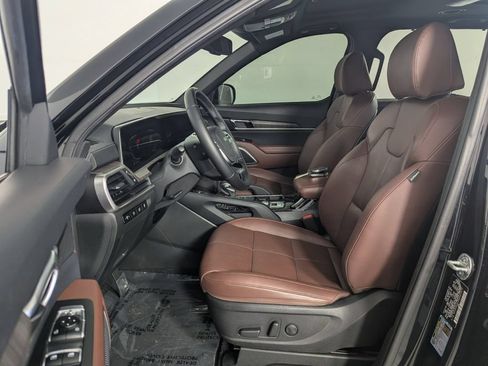 Used 2024 Kia Telluride EX w/ EX Captain's Chair Package FWD image 11