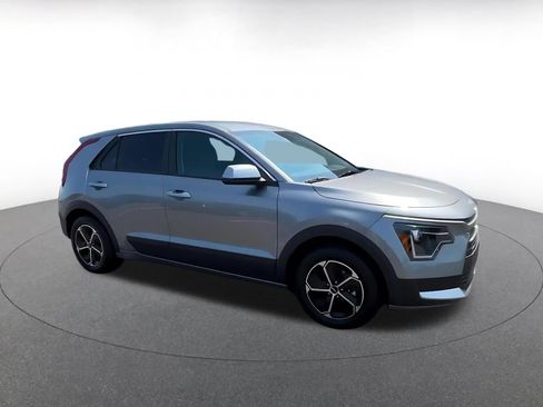 Used 2026 Kia Niro LX FWD image 2