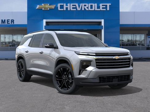 New 2026 Chevrolet Traverse LT w/ Driver Confidence Package image 7