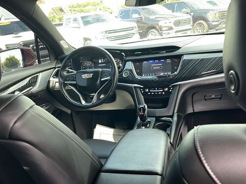 Used 2024 Cadillac XT6 Premium Luxury AWD/4WD image 31