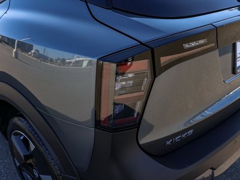 New 2026 Nissan Kicks SR image 7