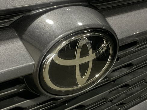 Used 2025 Toyota RAV4 LE image 6