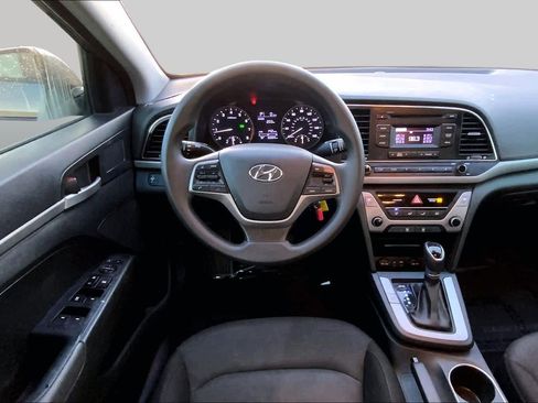 Used 2018 Hyundai Elantra SE FWD image 6