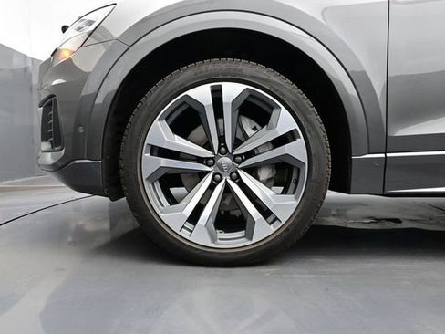 Used 2019 Audi Q8 Premium Plus w/ Premium Plus AWD/4WD image 6