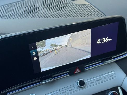 Used 2025 Hyundai Elantra Limited image 17