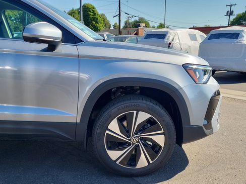 New 2025 Volkswagen Taos SE AWD/4WD image 8