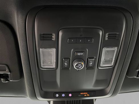 Used 2023 Chevrolet Suburban Z71 w/ Off-Road Capability Package AWD/4WD image 10