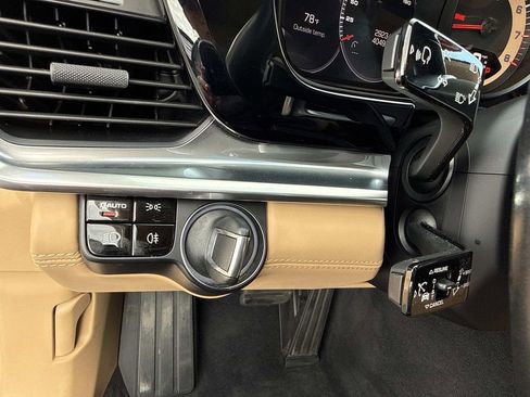 Used 2018 Porsche Panamera 4 image 31