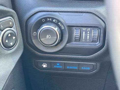 Used 2022 Jeep Wrangler Unlimited Sahara w/ Cold Weather Group image 34