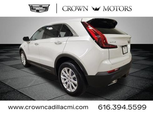 Certified 2023 Cadillac XT4 Luxury w/ Driver Awareness Package FWD image 5