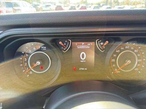 Used 2025 Jeep Gladiator Sport image 7