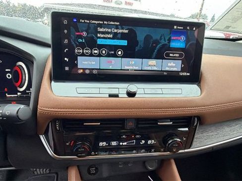 Used 2025 Nissan Rogue Platinum w/ Tech Package image 25