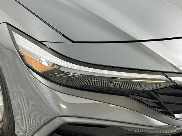 Used 2025 Hyundai Elantra SE w/ Cargo Package FWD image 23