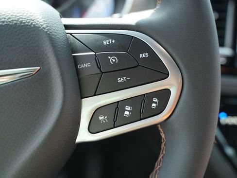 Used 2026 Chrysler Pacifica Pinnacle AWD/4WD image 35
