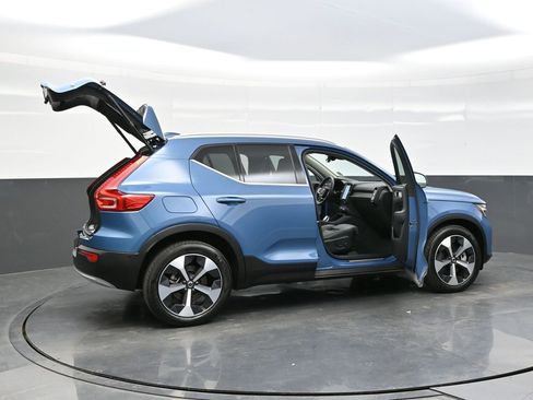 Used 2025 Volvo XC40 B5 Plus image 36