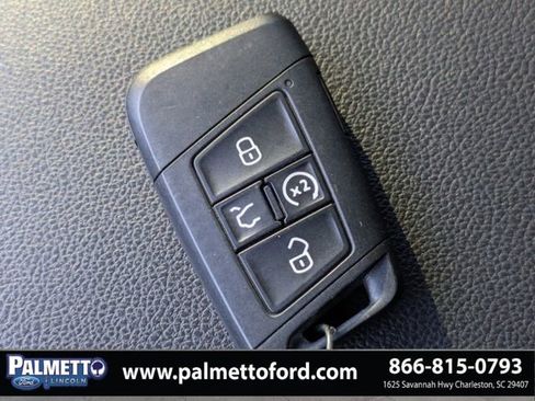 Used 2022 Volkswagen Tiguan SE R-Line image 32