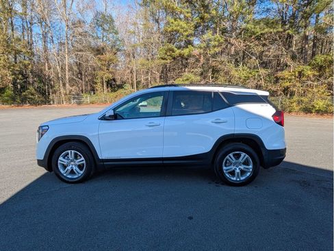 Used 2022 GMC Terrain SLE w/ Driver Convenience Package image 11