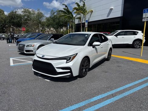 Used 2024 Toyota Corolla SE image 12