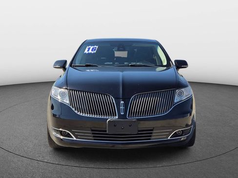 Used 2016 Lincoln MKT AWD image 3