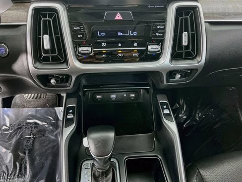 Used 2021 Kia Sorento EX w/ Panoramic Sunroof Package FWD image 22