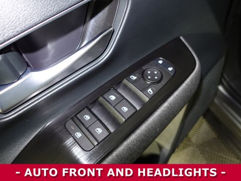 Certified 2025 Nissan Kicks SV w/ Charging Package image 7