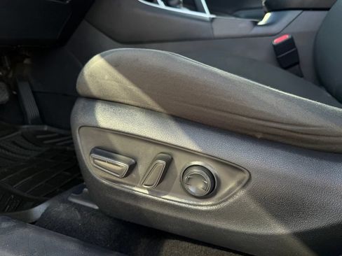 Used 2022 Toyota RAV4 XLE FWD image 14