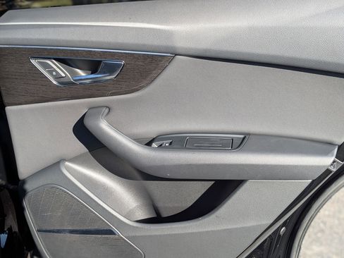 Used 2019 Audi Q8 Premium Plus image 35